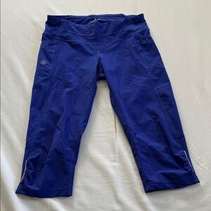 Athleta Vibrant capri Blue Leggings